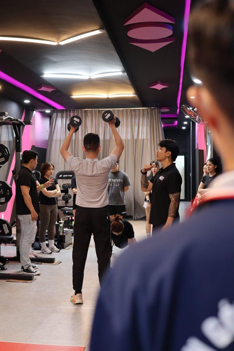 Chỉnh form trực tiếp trên phòng tập