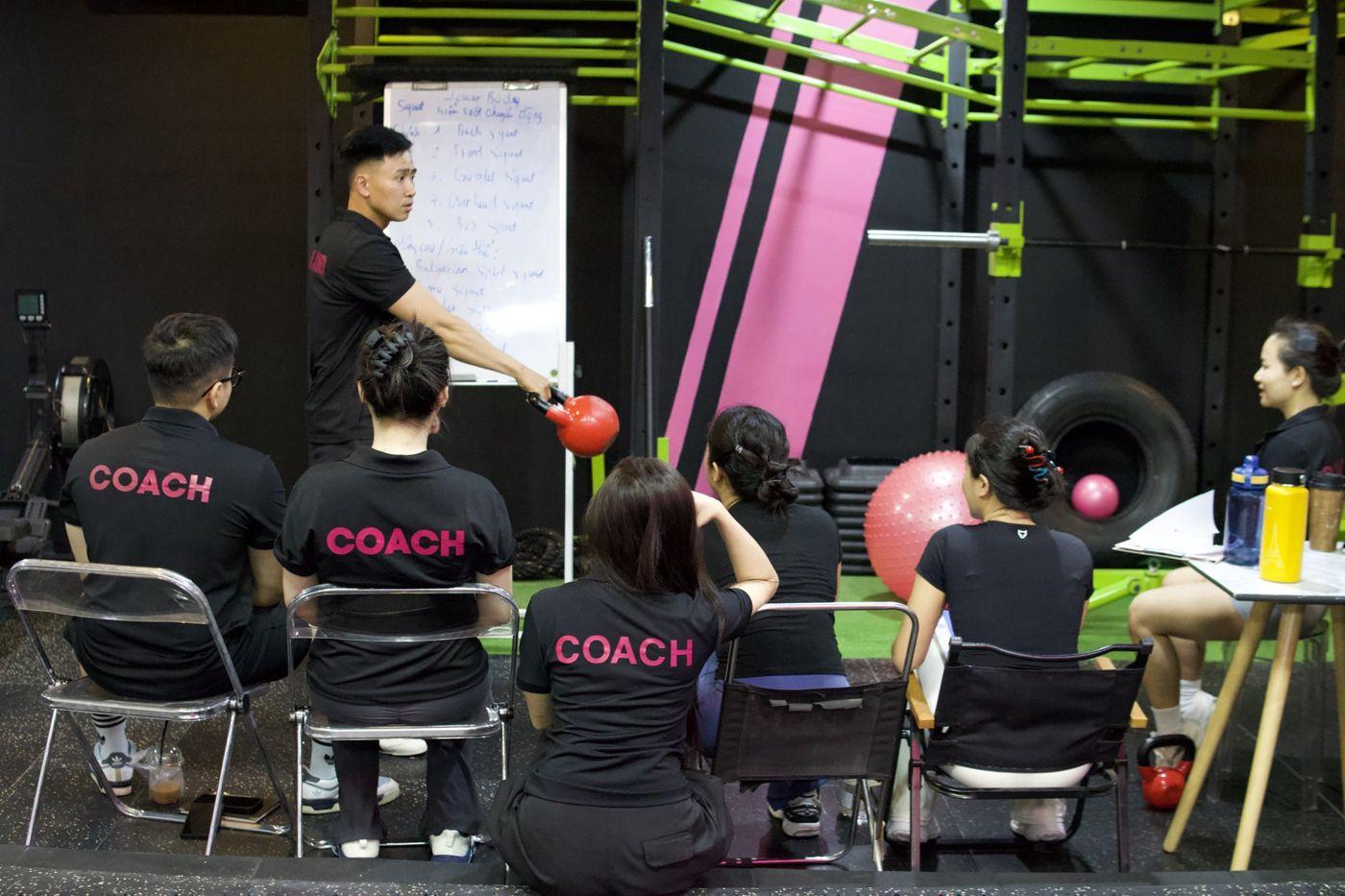 Học viên thực chiến cùng Master tại phòng tập